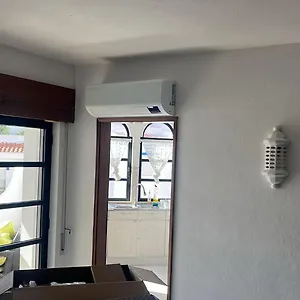  Appartement Spacious Two Bedroom Apt, 200m From The
